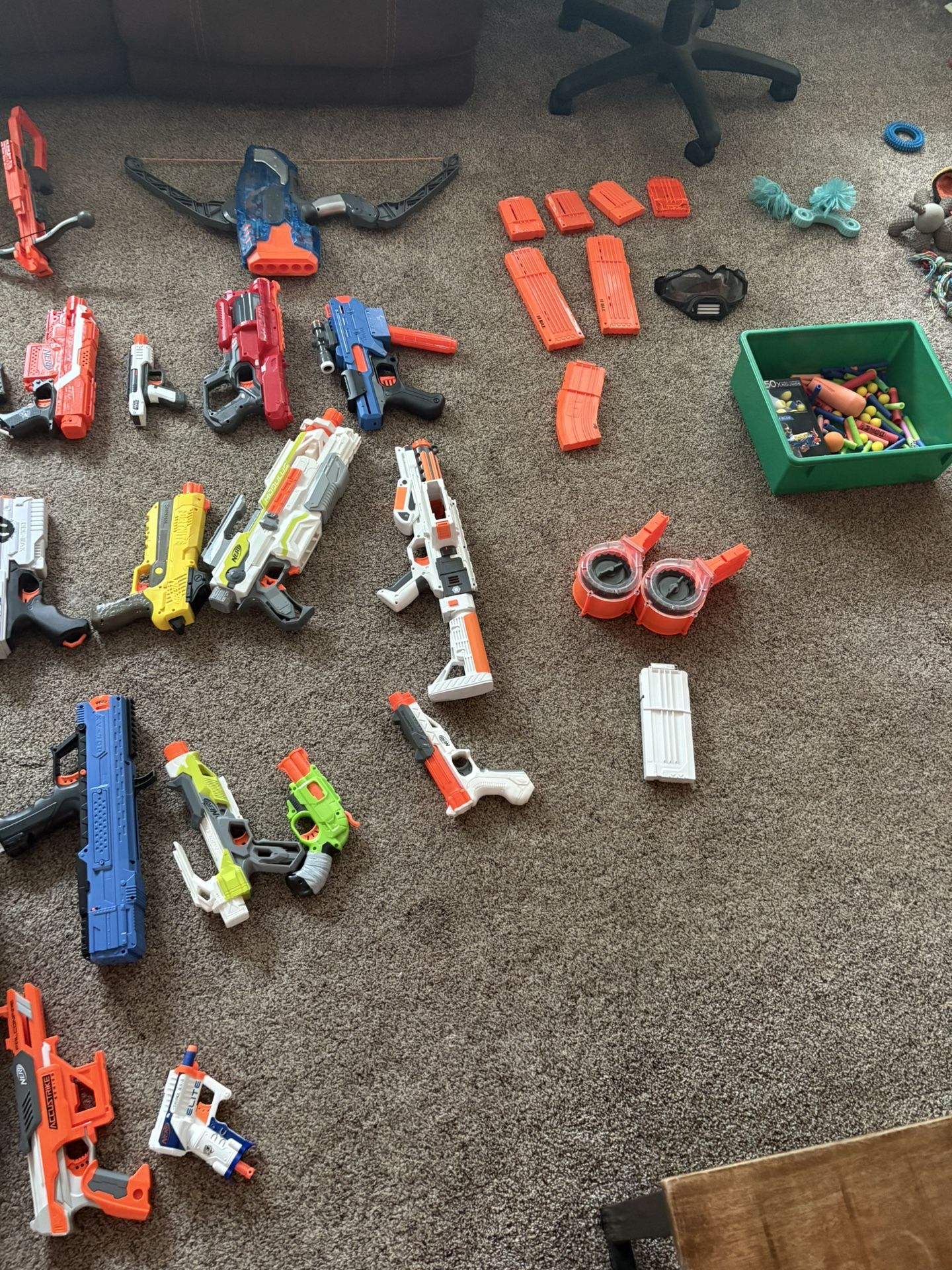 Over 20 Nerf Guns