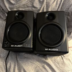 M-Audio AV 40 Powered Studio Monitors/bookshelf Or Computer Speakers