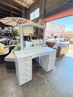 Tresanti Makeup Vanity with LED