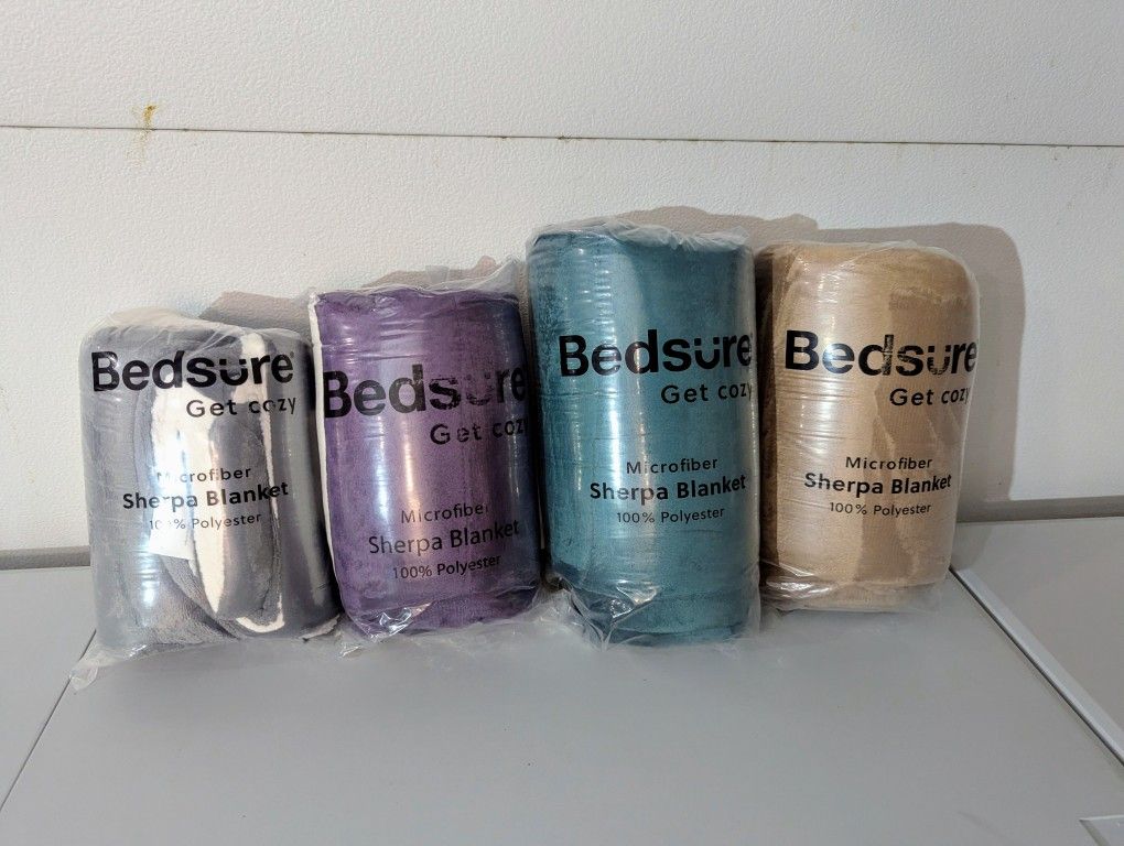 Bedsure Microfiber Sherpa Fleece Blanket 100% Polyester Throw or Twin