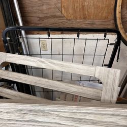 Very Nice Crib-White Rustic Color 