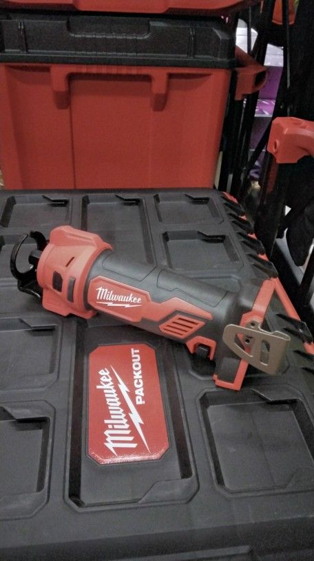 MILWAUKEE M18 CUT OUT TOOL (TOOL ONLY)
