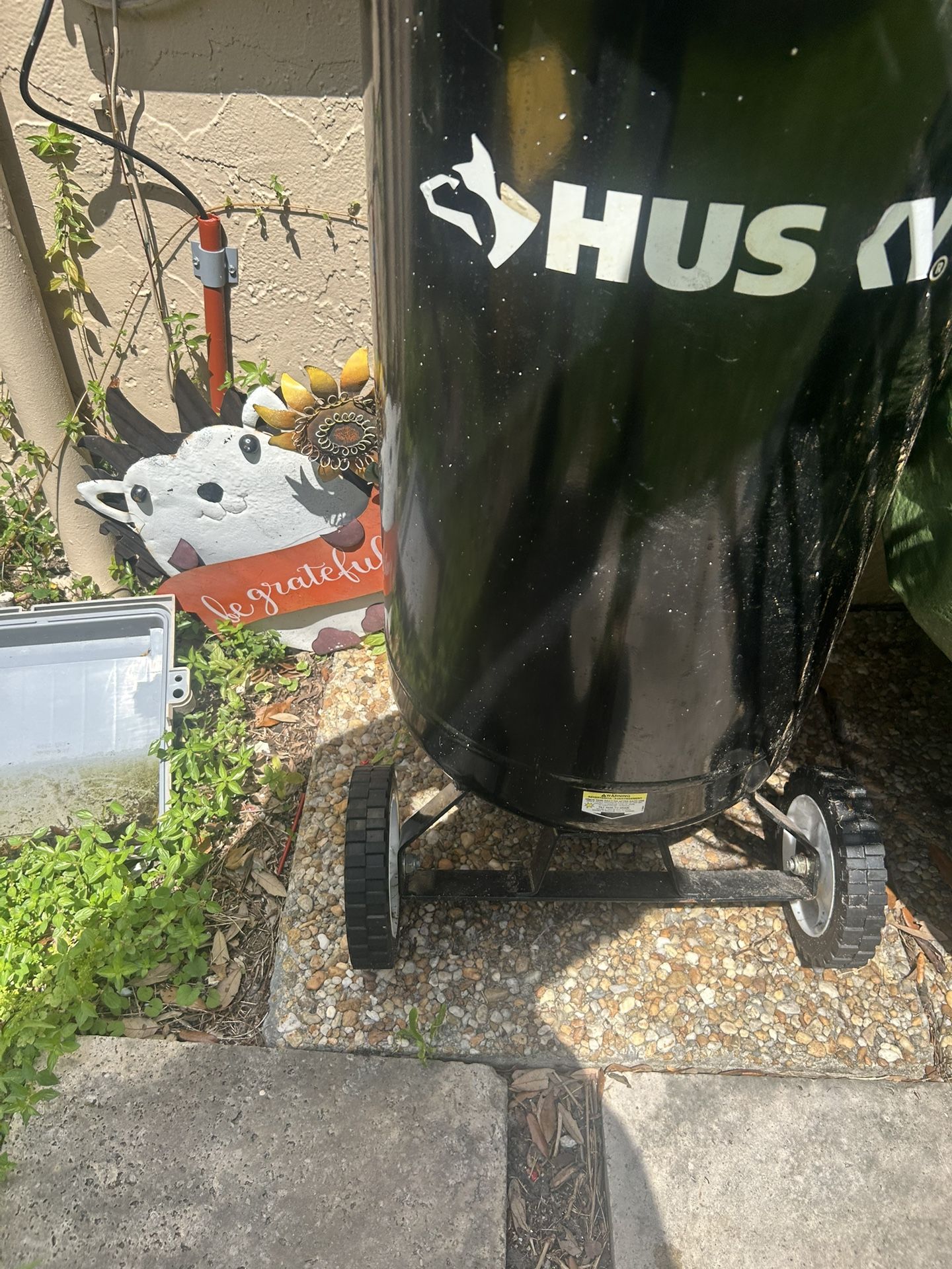 Air Compressor Husky 26 Gal