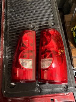 Chevy Silverado Tail Lights Pair 2004