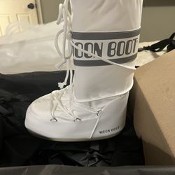 White moon Boots