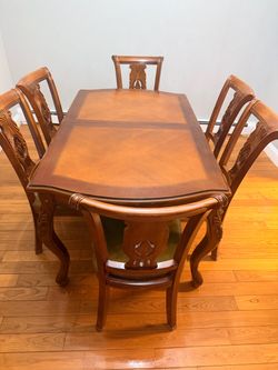 Dining Room table with 6 chairs