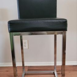 Set of 4 Modern Office Star Counter Stools – Like New!
Price: $400 for the set ($100 each)
