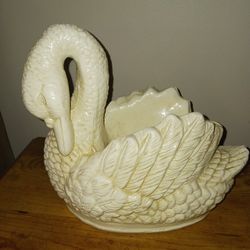 Beautiful Vintage Swan Planter