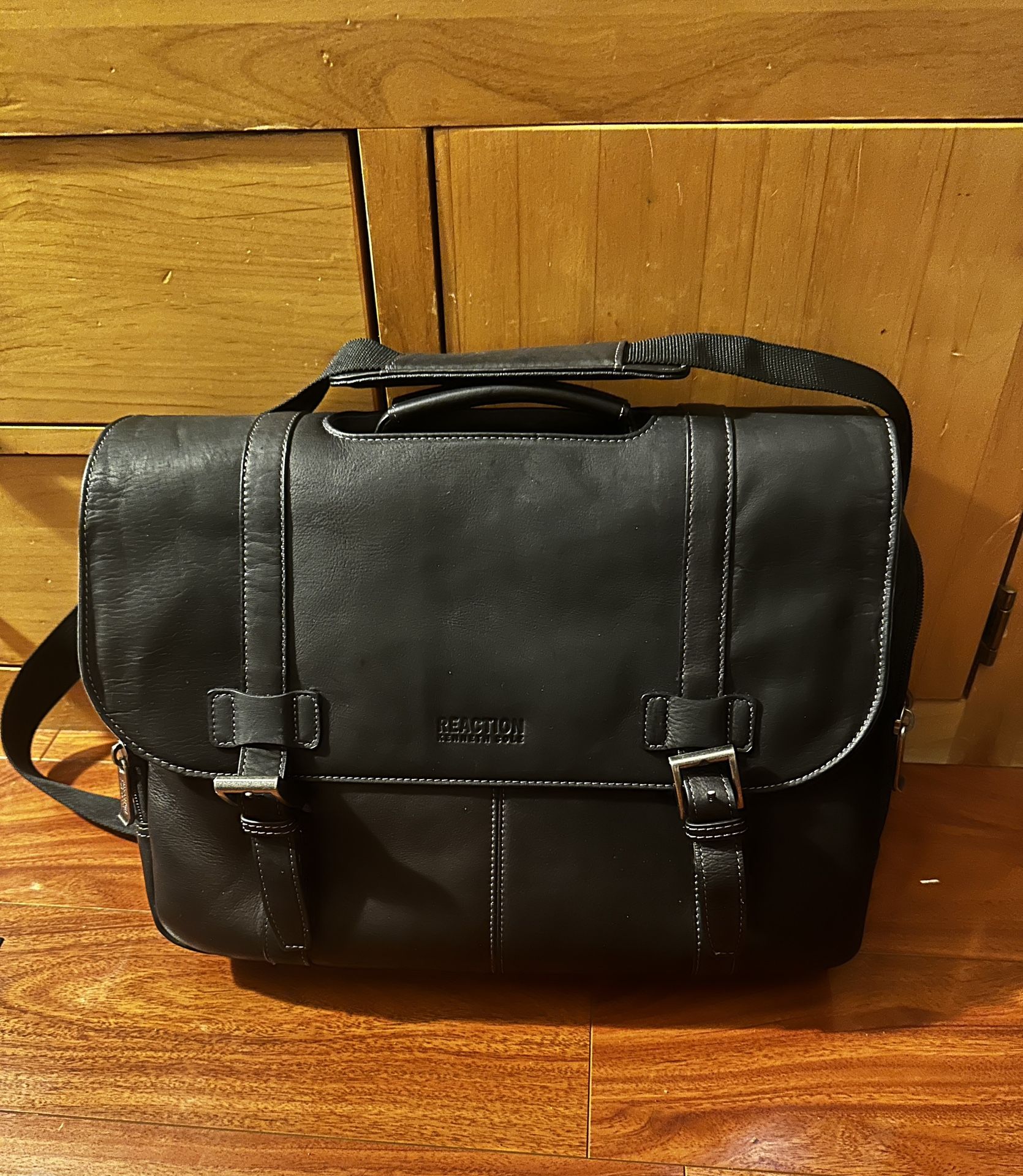 Kenneth Cole Reaction Colombian Leather Flapover 15.6” Laptop Bag