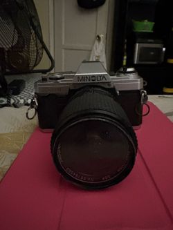 Minolta X-370 35mm SLR Camera 28-80mm f/3.9-4.9