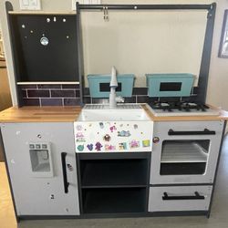 KidKraft Wooden Farm To Table Play Kitchen