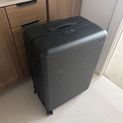 Away Luggage The Large in Jet Black