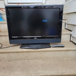 32" INSIGNIA LCD TV 