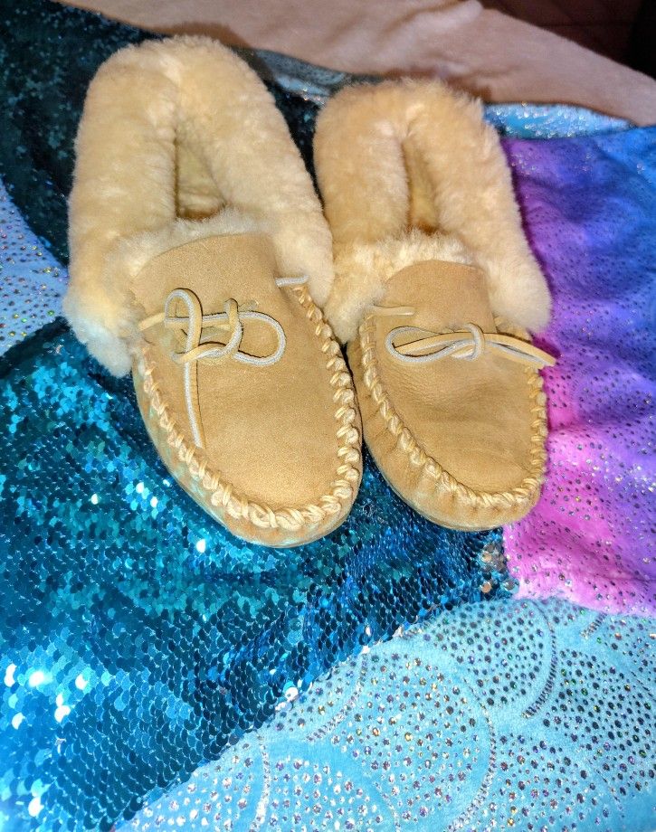 Pre-owned L.L Bean Wicked Good Moccasin size 8M (Women's)