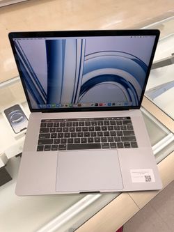 MacBook Pro 2018 i7 16ram 512gb