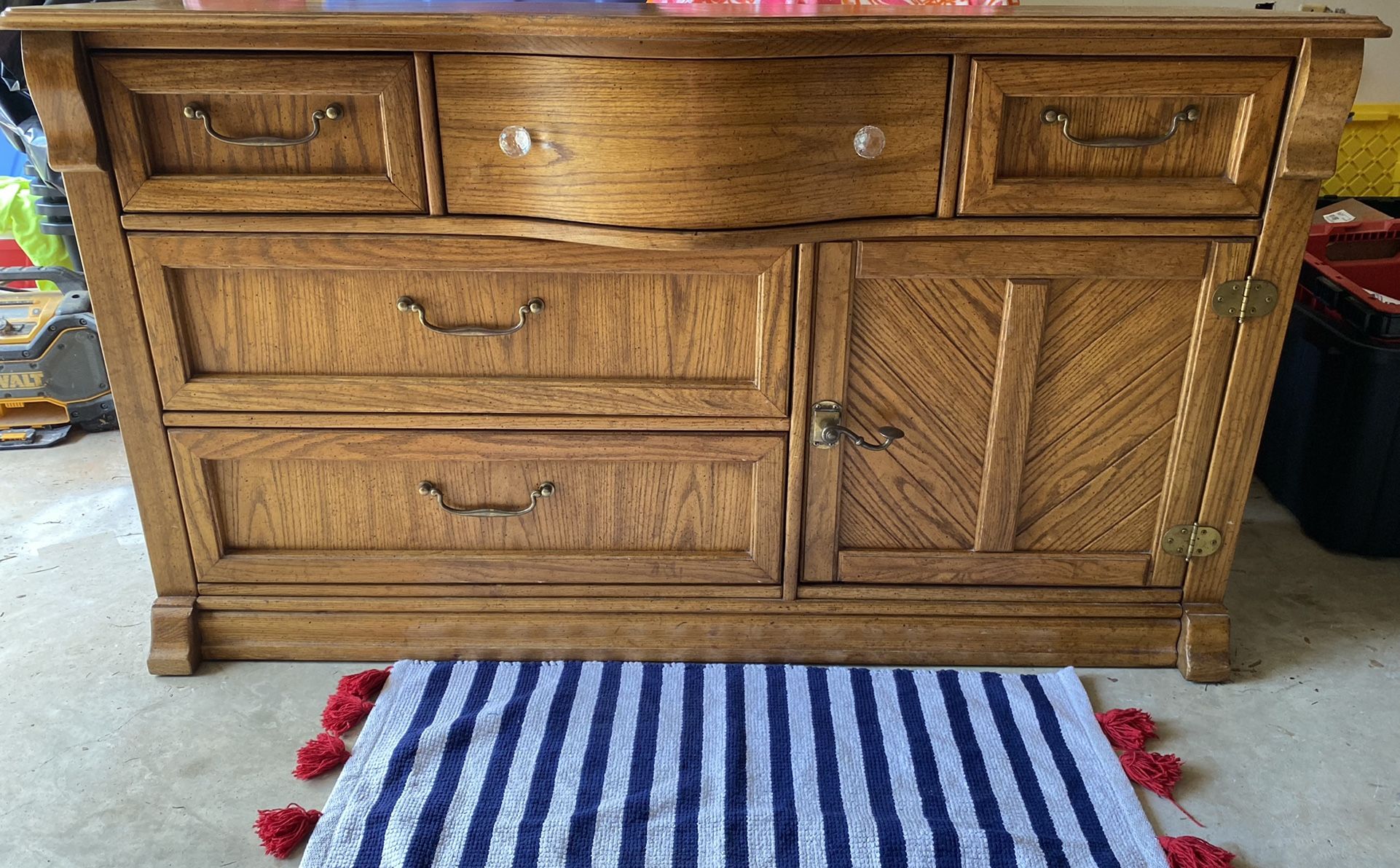 ⭐️ RARE VINTAGE ⭐️ Pulaski Furniture Keepsakes Collection Golden Oak 60" Seven Drawer Dresser