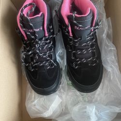 NEW IN BOX! BEARPAW CORSICA WOMEN HIKING BOOT