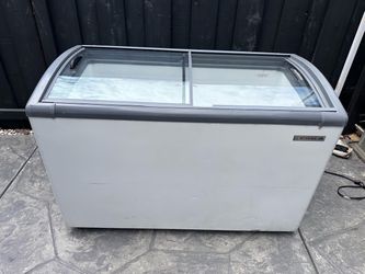 Commercial freezer
