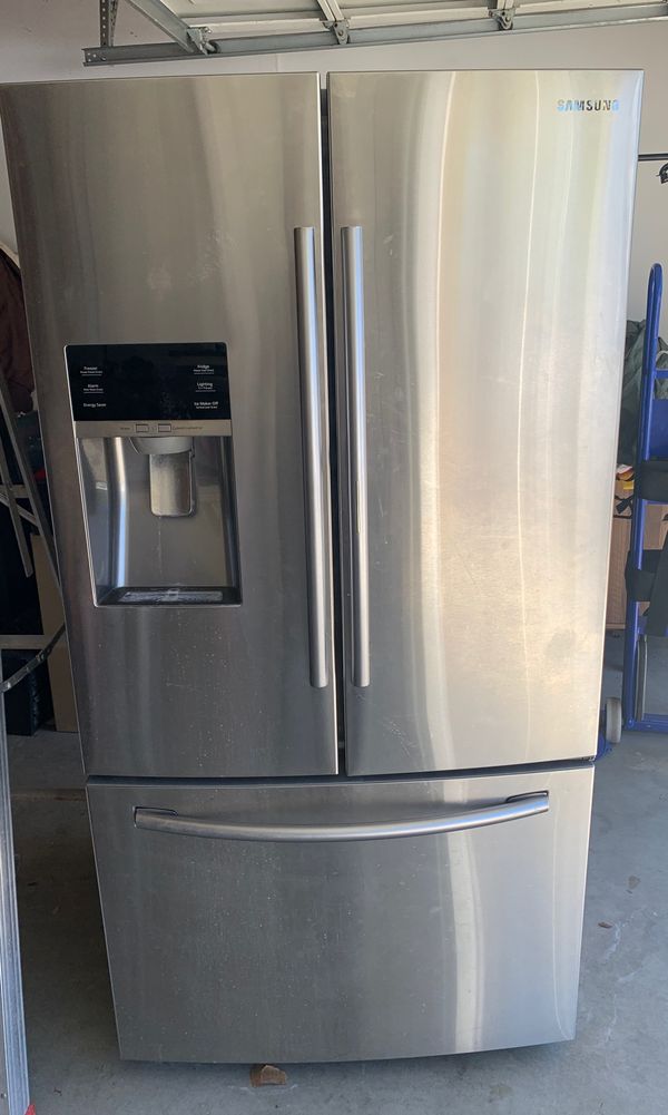 Samsung Refrigerator Broken Still under man warranty for Sale in