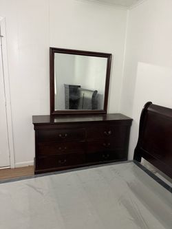 OBO 4 - piece Queen Bedroom Set - Bed, Dresser, Chest & Nightstand