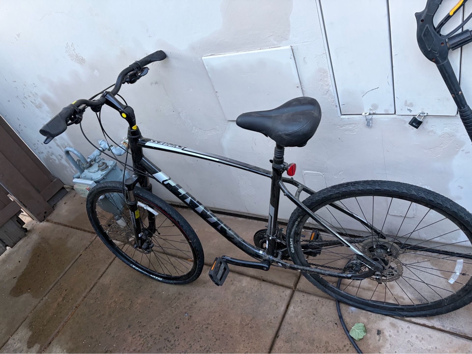 Giant. Cypress. Bike. 145 cash. Roseville to pickup