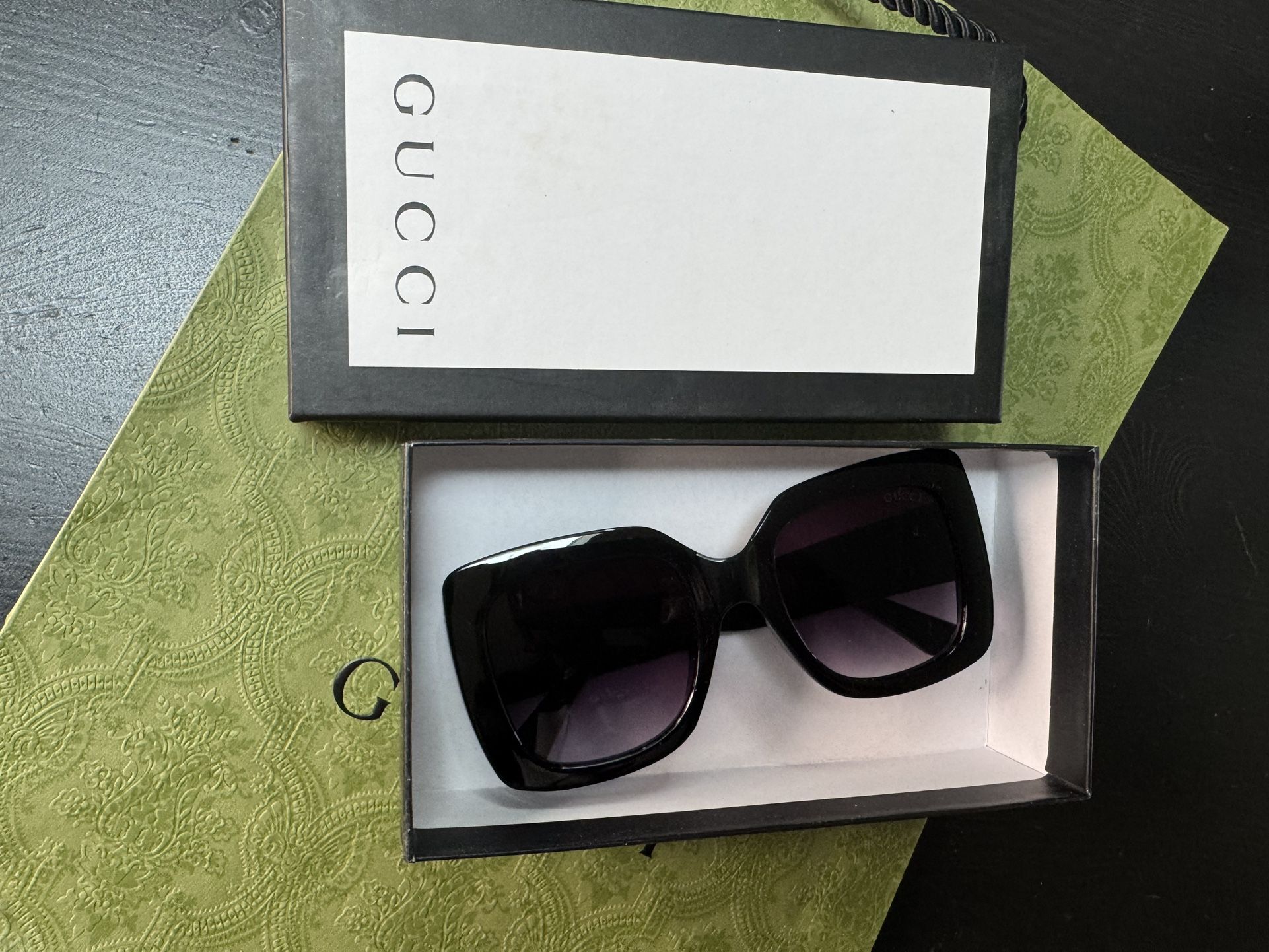 Oversized Gucci Sunglass GG0083 Black 55-24 NWOT