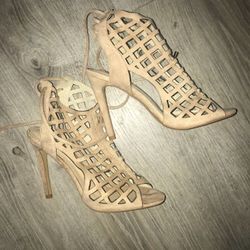 Women’s size 7 heels