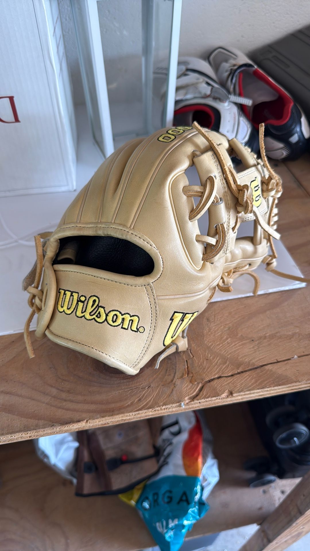Wilson A2000 baseball glove
