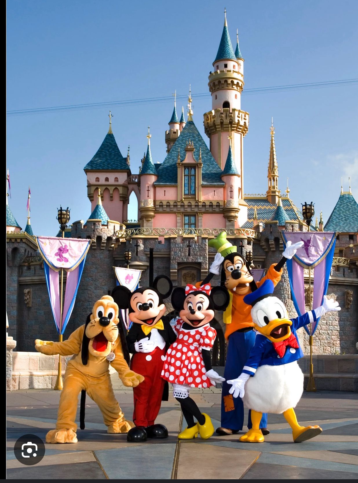 DISNEYLAND 🎢🍿🥤🥨🍦(4) TICKETS 🎟️ 🎟️🎟️🎟️ $600 PRICE FIRM
