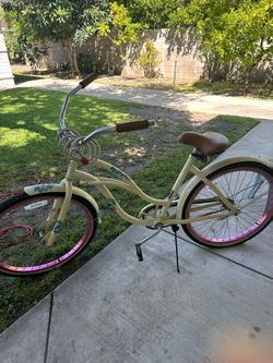 Beach cruise women bike