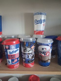 Dodgers cups diferente size