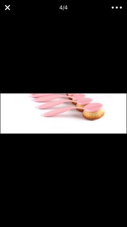 Round makeup brushes