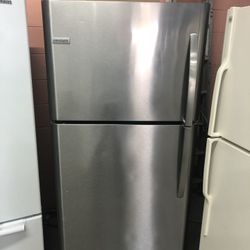 21 Cubic Foot Stainless Top Freezer Refrigerator 