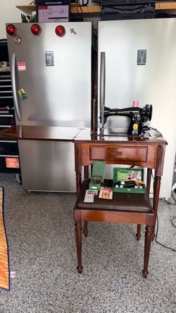 Vintage 1947 Singer 15-91 Sewing Machine in Wooden Cabinet with Chair & Accessories
