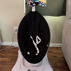 Mamaroo Swing With Two Newborn Inserts 