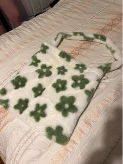 Fluffy tote bag