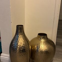 Gold Vase Decor