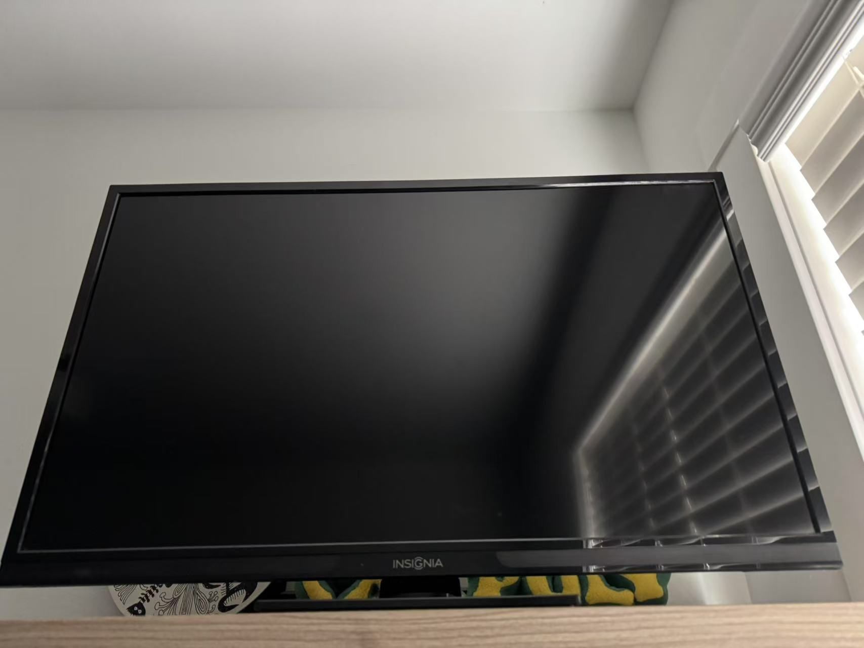 Insignia 32” TV Excellent Condition