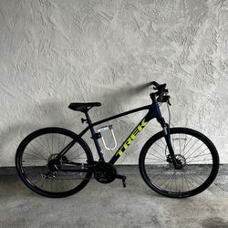 Trek dual sport 2 Bike with U-lock and bike pump 