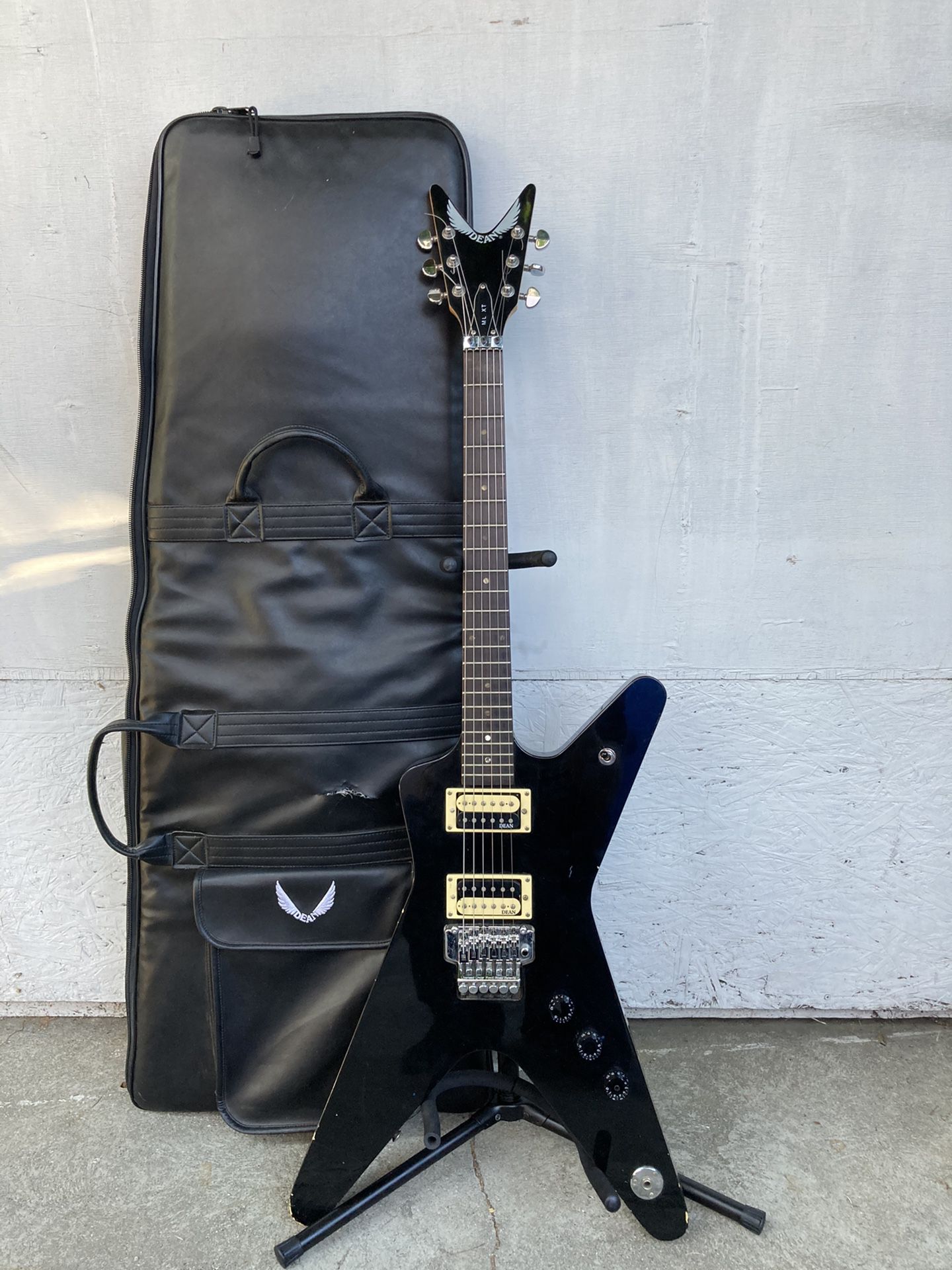 Dean MLXT Electric Guitar and gig bag!