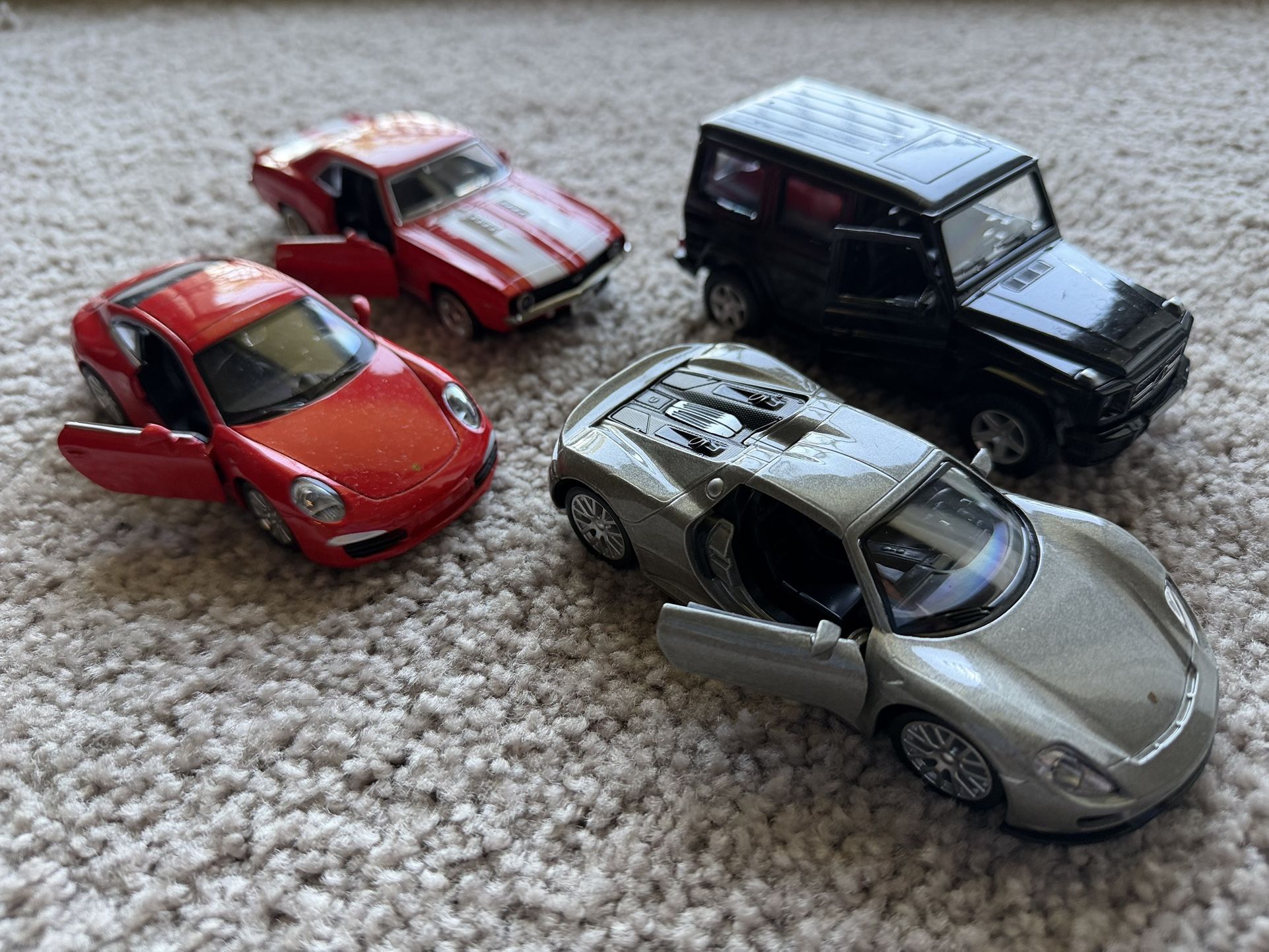 Die cast toy car bundle (metal cars, doors open)