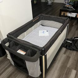 Chicco Portable Bassinet Playard And Changing Table