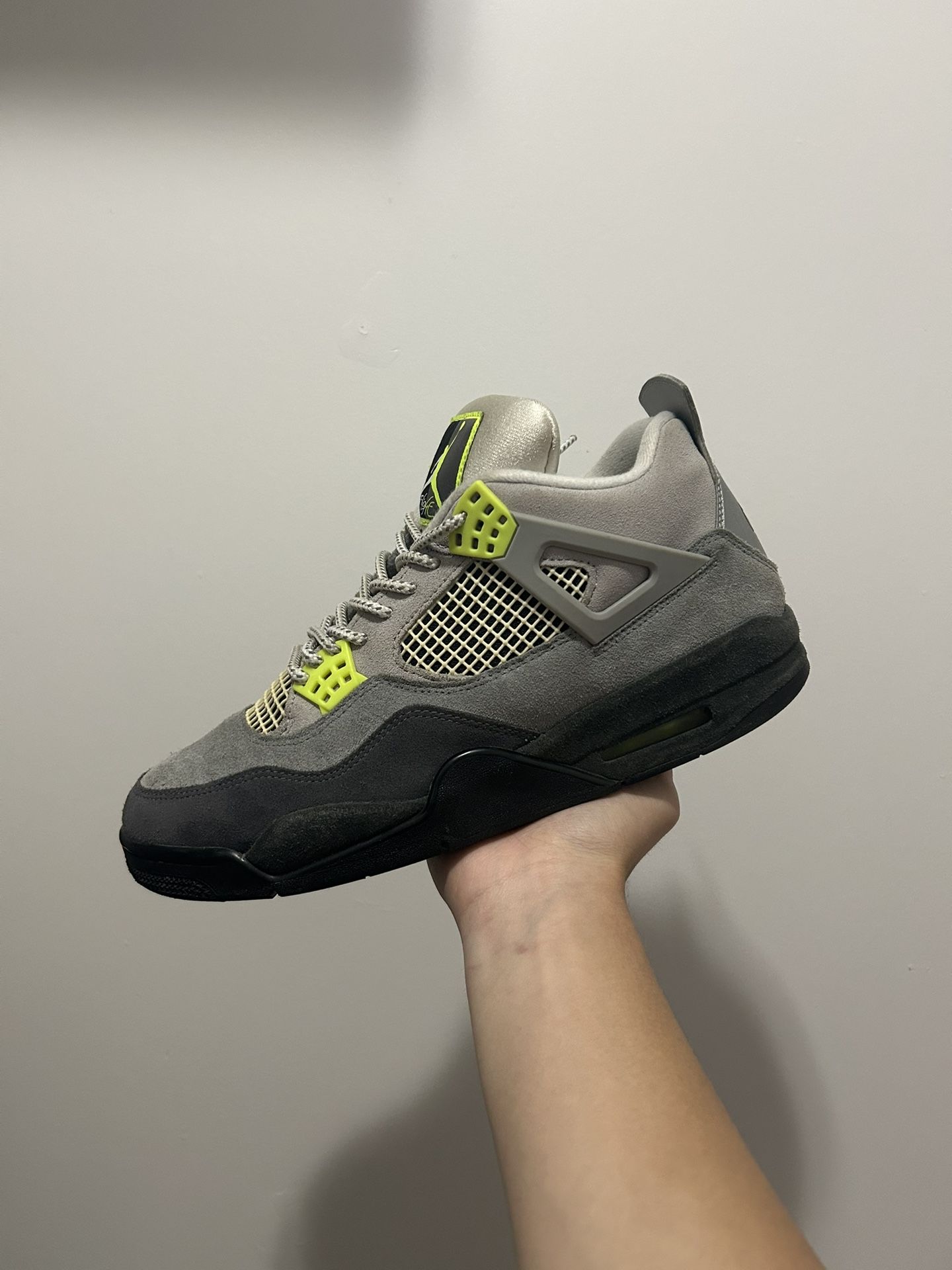 Jordan 4 SE 95 neon