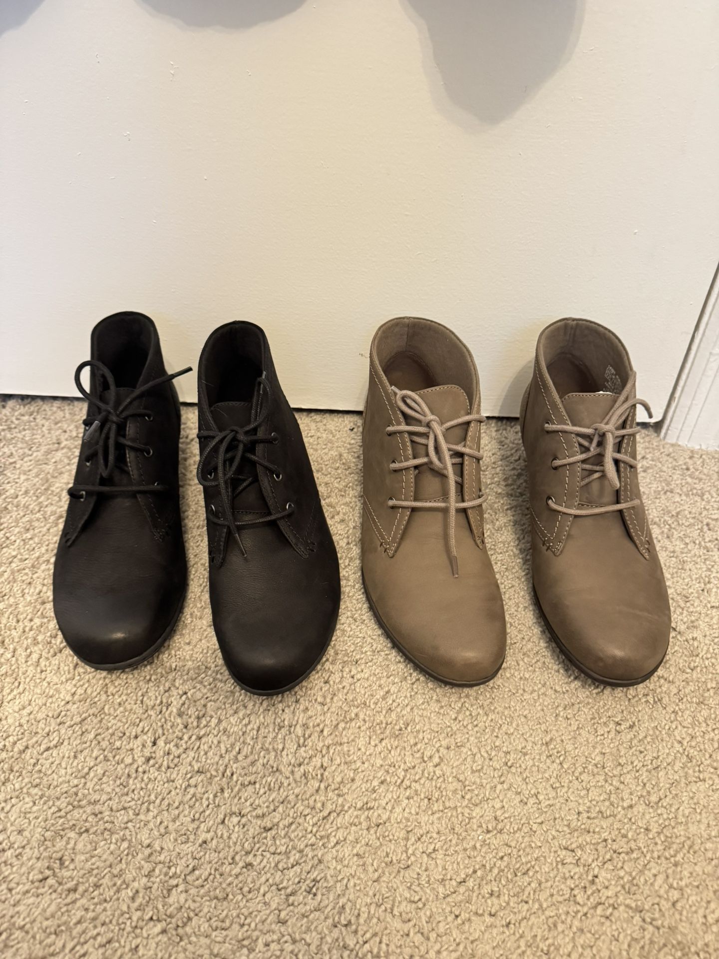 ROCKPORT Womens 7.5 Suede Leather Ankle Boots Booties Lace Up Block Heel