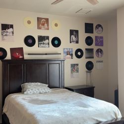 Queen Wooden Bedroom Set 