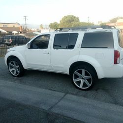 2006 Nissan Pathfinder SE 