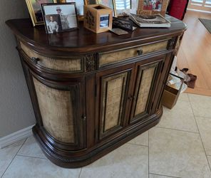 Bar/cabinet