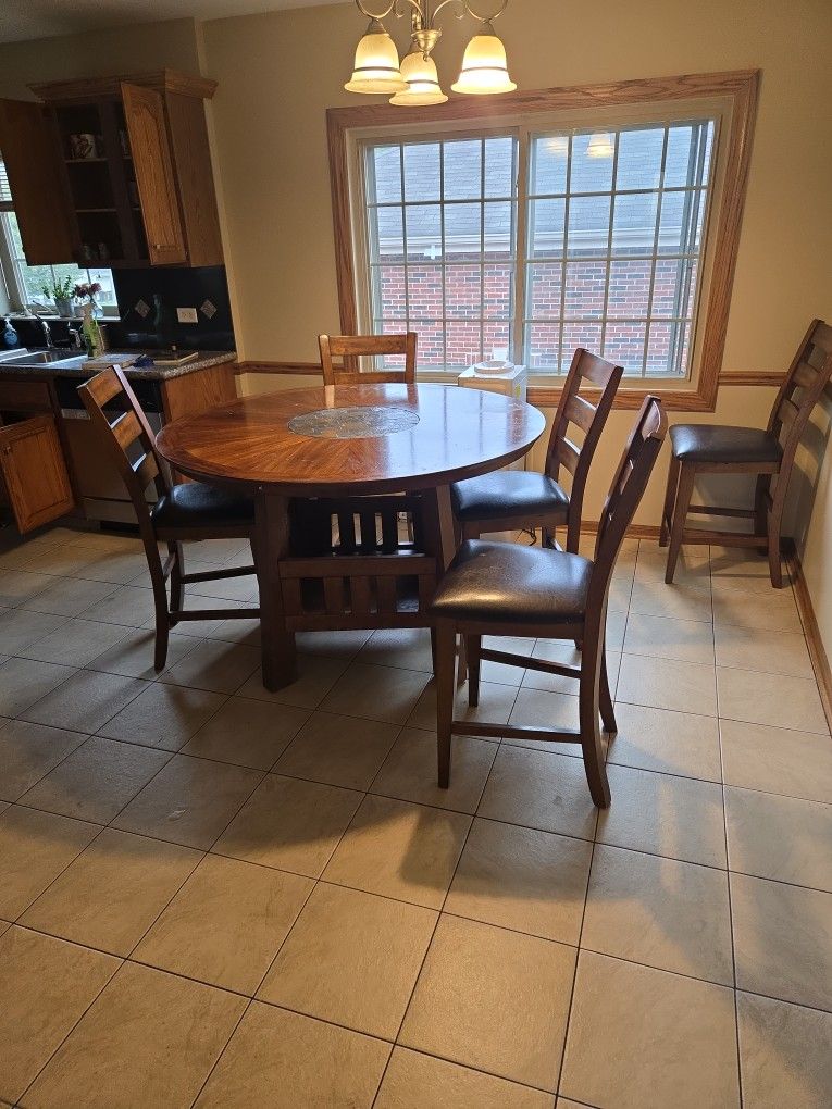 High Boy Kitchen Table And Chairs