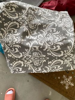 Queen duvet cover with  matching euro pillow cases for square pillows