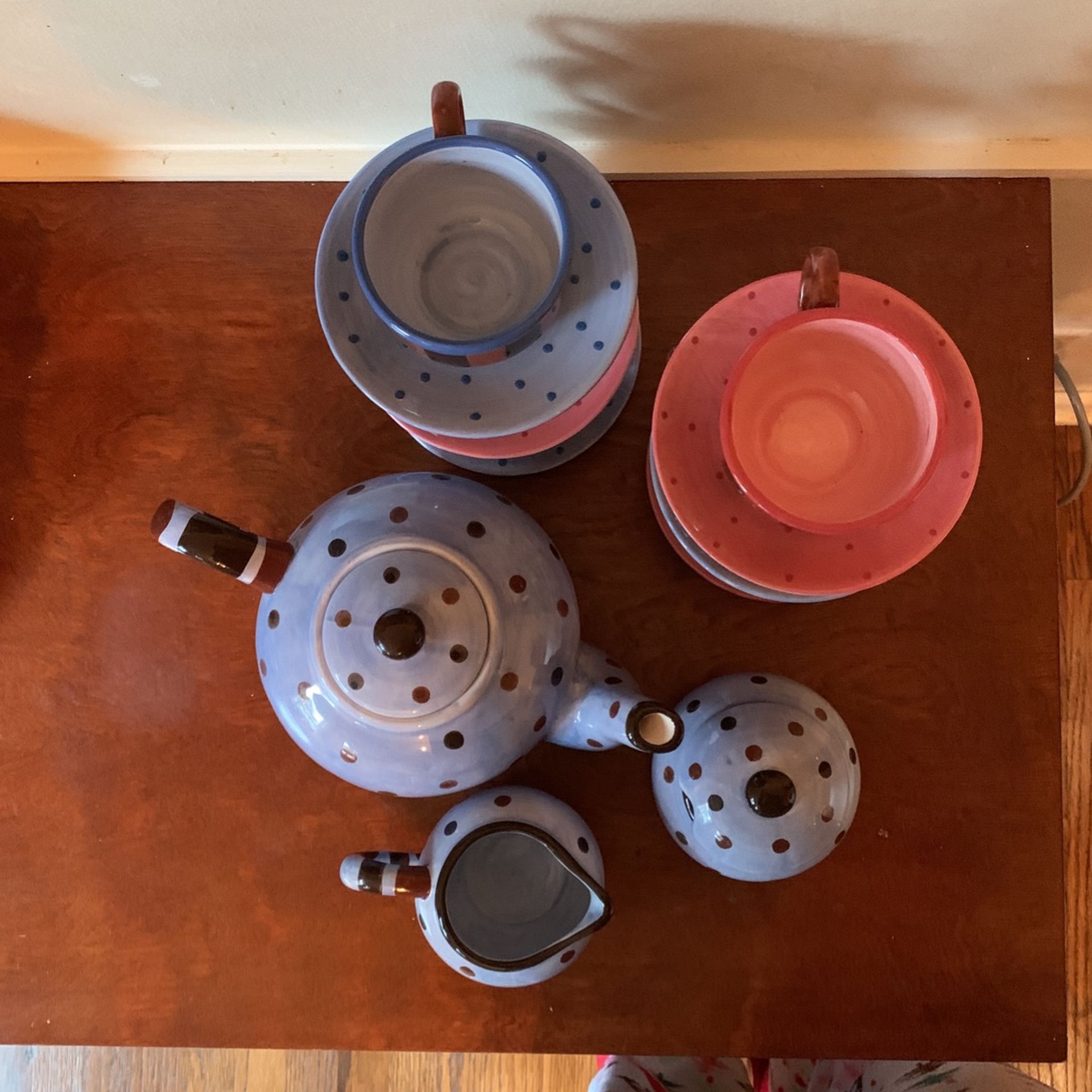 Tea Set With 6 cups and saucers